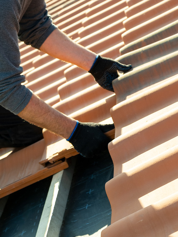 Rénovation de couverture en tuiles à Pontoise (95300) dans le Val d'Oise (95)